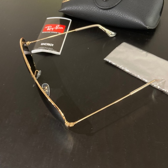 ❗️SOLD❗️Ray-Ban Unisex Aviator Sunglasses - Picture 5 of 7